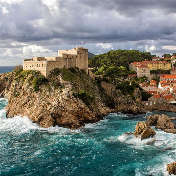 İzmir'den Uçak İle Gündüz Kalkışlı 6 Gece 8 Gün Konaklamalı Tüm Ekstra Turlar Dahil Vizesiz Kosovalı Mega Balkan Turu