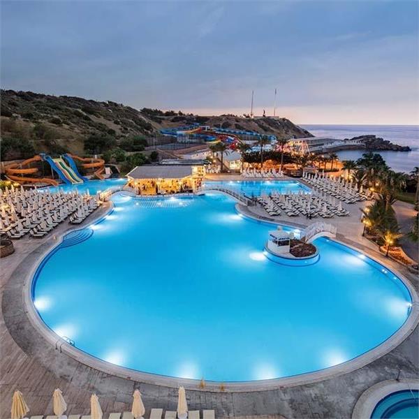 İzmir'den Uçak Bileti ve Otel Transferi Dahil 2 Gece ve 3 Gece Konaklama Seçenekli Kıbrıs Acapulco Resort Hotel Tan Taşçı Yılbaşı Galası