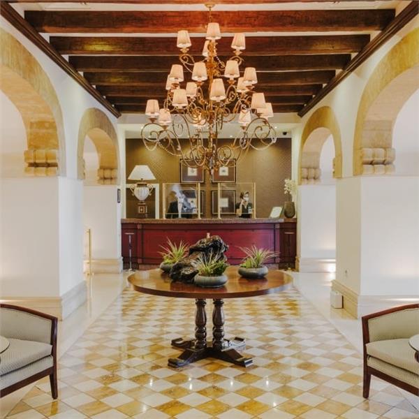  İzmir'den Uçak İle Hareketli Kıbrıs The Arkın Colony Hotel & Casino Yarım Pansiyon Konaklama Seçenekleri