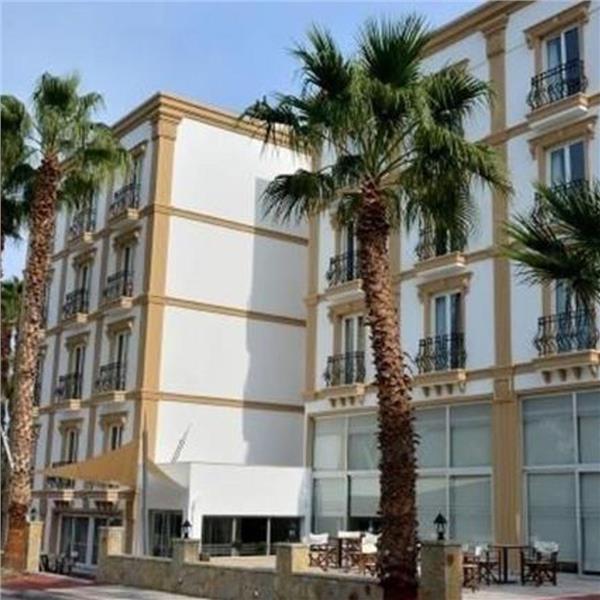 İzmir'den Uçak İle Hareketli Kıbrıs Park Palace Hotel Konaklama Seçenekleri