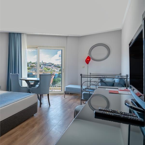 Anneler Günü Özel Çeşme Turu. 1 gece 2 gün Çeşme Sisus Otel Konaklamalı Alaçatı ve Germiyan farkıyla