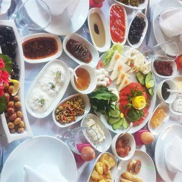 Urla Efşah Restaurant’da Doğa İçerisinde Serpme Kahvaltı Keyfi