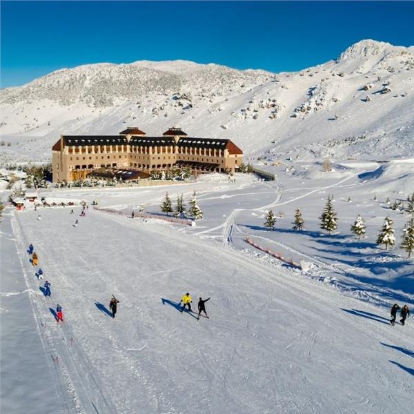 İzmir Çıkışlı 1 gece 2 gün Konaklamalı Davraz Kayak Merkezi, Nikfer Kayak Merkezi ve Salda Gölü Turu.