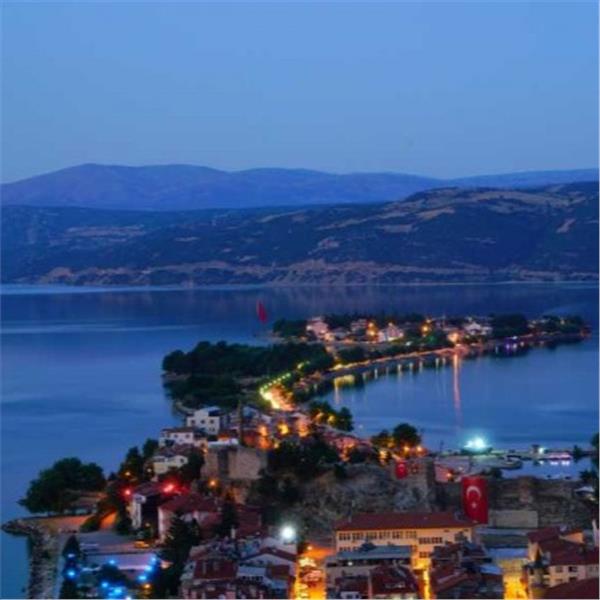 İzmir'den Kalkışlı Yılbaşı Özel 2 Gece 3 Gün 5* Hilton Garden Inn Isparta Konaklamalı Isparta Davraz Kayak Merkezi Turu