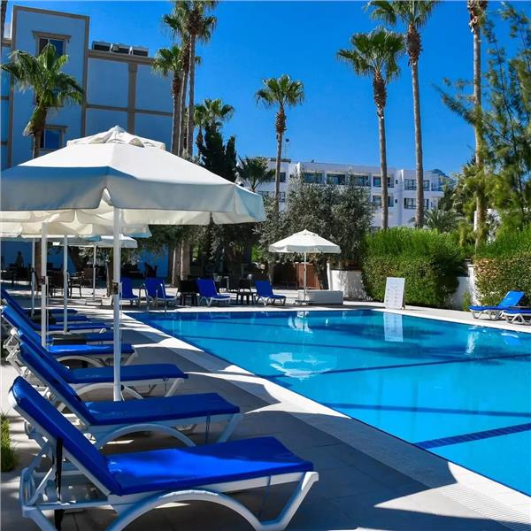 İzmir'den Uçak İle Hareketli Kıbrıs Park Palace Hotel Konaklama Seçenekleri