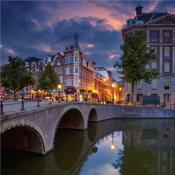 İzmir'den Uçak İle Kalkışlı 4 Gece 5 Gün Konaklamalı Paris & Disneyland & Brüksel & Amsterdam Turu