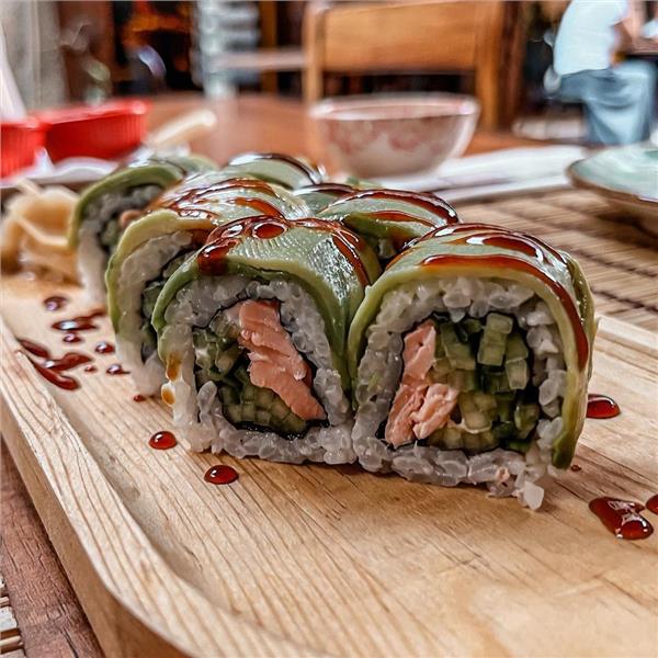 Alsancak Sushi City’de Uzak Doğu Lezzeti Sushi Menüleri ile Tatlı Ekşi Tavuk, Çin Böreği, Noodle ve Sebzeli Pilav Menüleri