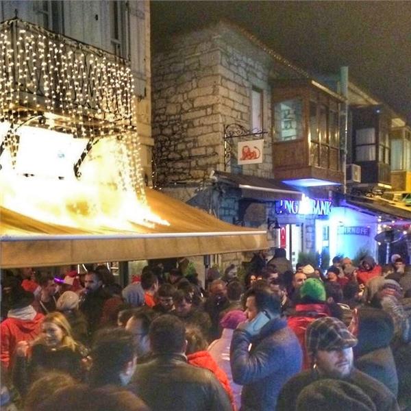 İzmir'den Çıkışlı Yılbaşı Özel Günübirlik Alaçatı Sokak Partisi