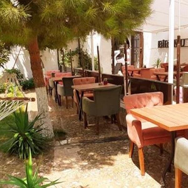 Bornova Abad Pizza Çift Kişilik Büyük Boy Pizza, Patates Kızartması ve Sınırsız İçecek’ten oluşan Me