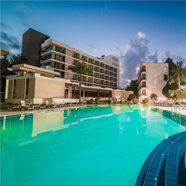 İzmir'den Kalkışlı 3 Gece 4 Gün Uçaklı ve Pia Bella Hotel Konaklamalı 2025 Kıbrıs Yılbaşı Turu