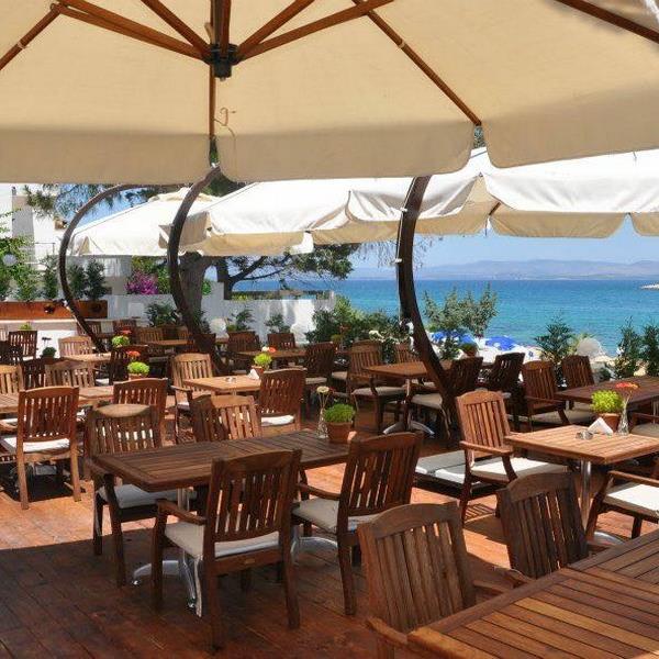 Çeşme Dodo Beach Gün Boyu Beach Kullanımı ile Kahvaltı veya Hamburger Menü