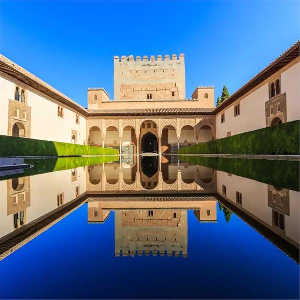 İzmir'den Uçaklı 6 Gece 7 Gün Konaklamalı Büyük İspanya Ve Endülüs Turu