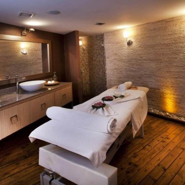 Çeşme Pırıl Otel'de Çift Kişilik Yarım Pansiyon Konaklama Seçenekleri