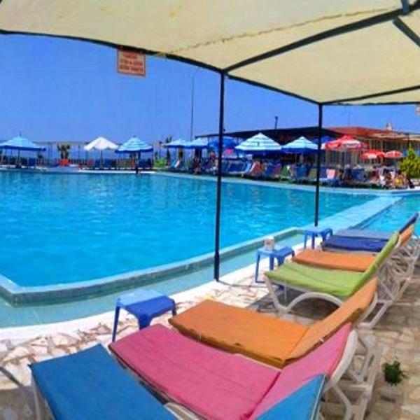 Kuşadası Rainbow Beach Club Gün Boyu Havuz, Plaj Keyfi ile Serpme Kahvaltı
