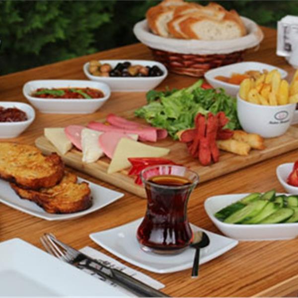 Balance Cafe Kordon'da Enfes Serpme Kahvaltı ve Ev Yapımı Limonata