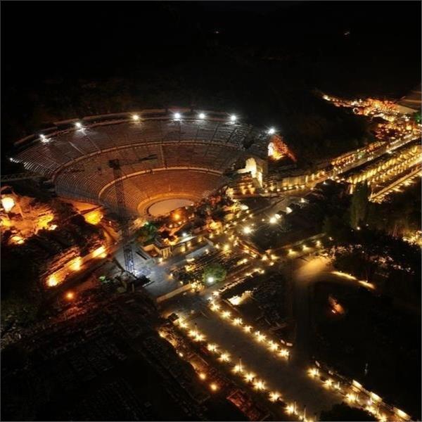 İzmir Çıkışlı Günübirlik Geceyi Aydınlatan Efes Antik Kenti, Büyülü Geceler ile Gece Efes Antik Kenti Turu.
