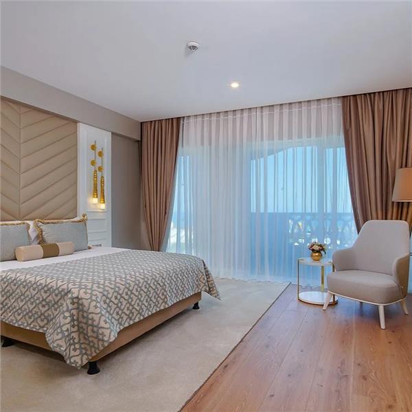 İzmir'den Uçak İle Hareketli Kıbrıs Limak Cyprus Deluxe Hotel Ultra Herşey Dahil Konaklama Seçenekleri