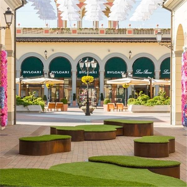 İzmir'den Uçak İle Çıkışlı ve 3 Gece 4 Gün Konaklamalı Milano Outlet & Shopping Turu