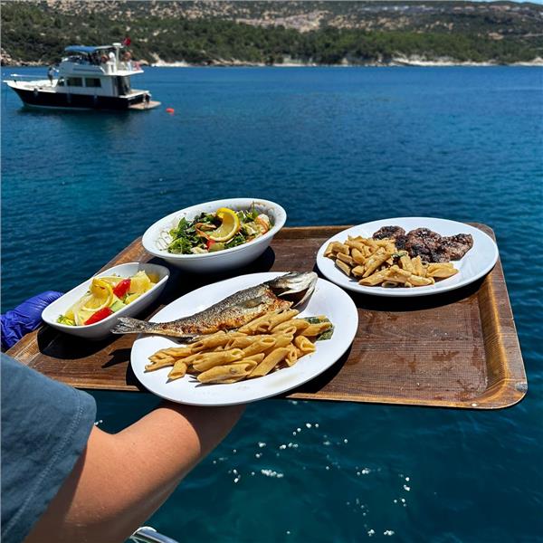 Gün Boyu Yüzme molalı Öğle Yemeği dahil Dikili Tekne Turu 799 TL. İzmir'den Servisli 1.499 TL