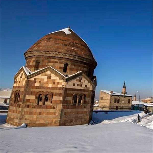 İzmir'den Uçaklı Ramazan Bayramı Özel 3 Gece 4 Gün Konaklamalı Vizesiz Erzurum Kars Batum Tiflis Turu