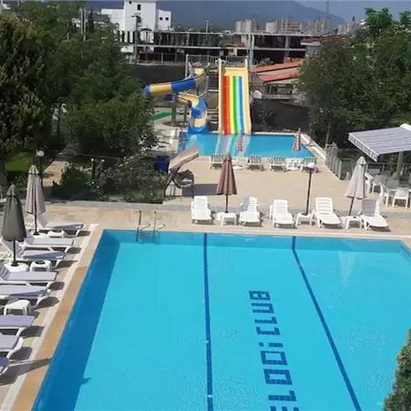 Kuşadası Melodi Club Hotel'de Gün Boyu Havuz, Aquapark Girişi ve Hamburger Menü