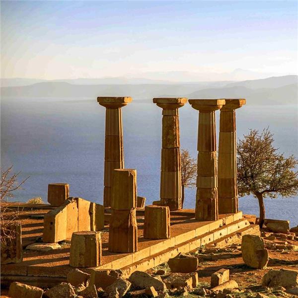 İzmir çıkışlı 1 gece 2 gün konaklamalı Truva Antik Kenti, Assos Antik Kenti, Çanakkale Şehitlik Turu