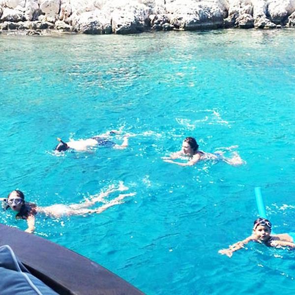 Gün Boyu Yüzme Molalı Kuşadası Tekne Turu, Üstelik Öğle Yemeği Dahil ve İzmir'den Ulaşım seçenekli