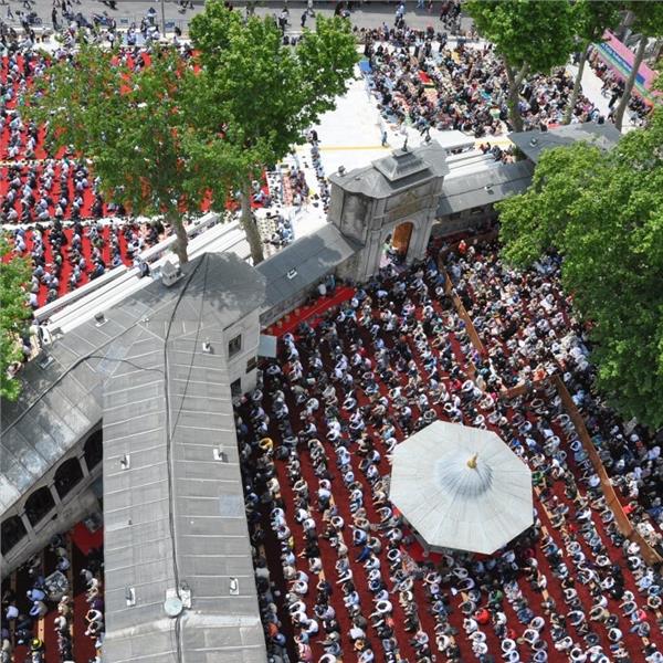 İzmir'den Otobüslü 1 Gece 2 Gün Konaklamalı Bayram Özel Hırka-i Şerif Ve Manevi İstanbul Turu