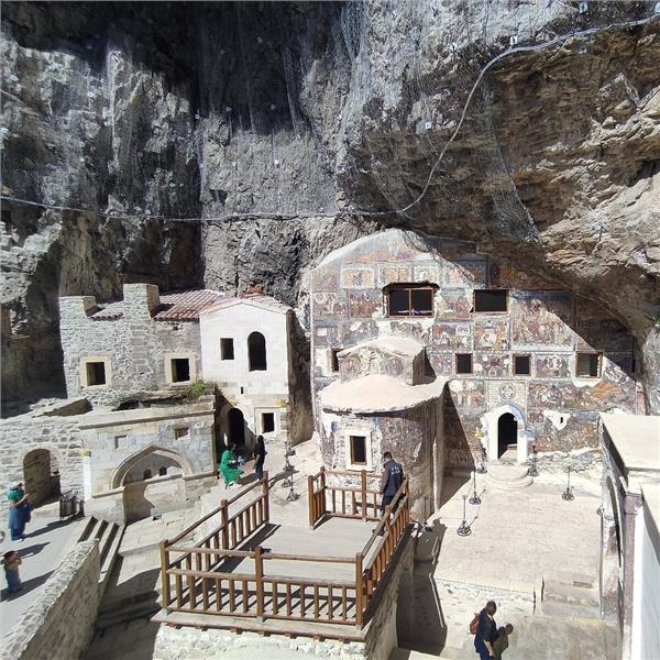 İzmir'den Uçak İle 2 Gece 3 Gün Konaklamalı Demir Elma Festivali ve Karadeniz Turu