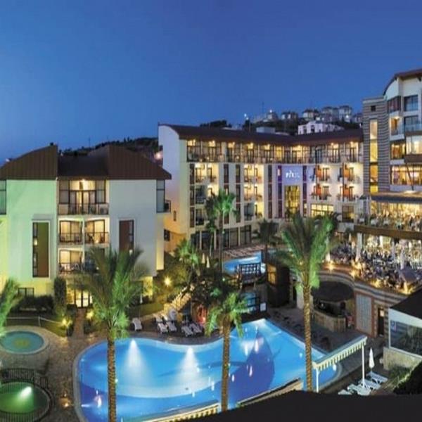 Çeşme Pırıl Hotel’de Sevgililer Gününe Özel Limitsiz İçecekli Çift Kişi Gala Yemeği ve Konaklama