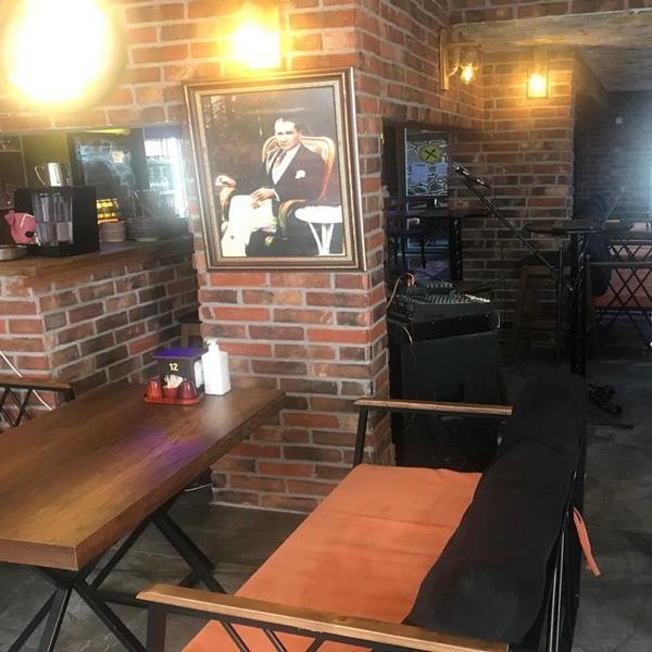 Alsancak Makara Cafe'de Enfes Lezzetler Eşliğinde Serpme Kahvaltı Keyfi