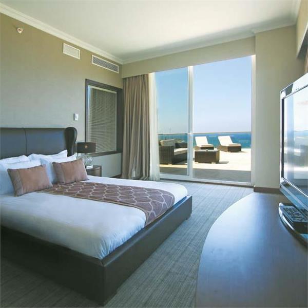 İzmir'den Uçak Bileti ve Otel Transferi Dahil 2 Gece ve 3 Gece Konaklama Seçenekli Kıbrıs Acapulco Resort Hotel Tan Taşçı Yılbaşı Galası