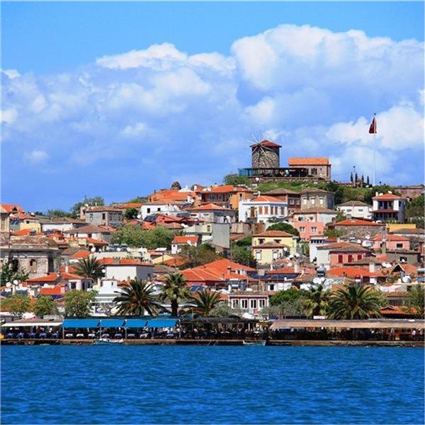 İzmir Çıkışlı Günübirlik Aşıklar Şelalesi, Ayvalık Cunda Adası, Sarımsaklı Plajı Turu. Yüzme Molası ve Kahvaltı Dahil