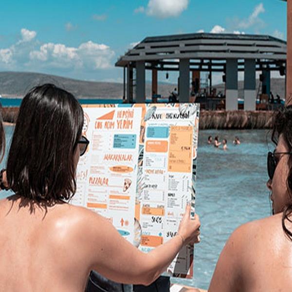 Çeşme Alaçatı Kafe Pi Beach Club Gün Boyu Beach ve Eğlenceye Giriş Bileti