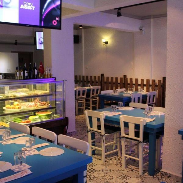 Adı Urla Restaurant Ulaşım Dahil 14 veya 15 Şubat Seçenekli Canlı Müzikli Sevgililer Günü Gala Yemeğ