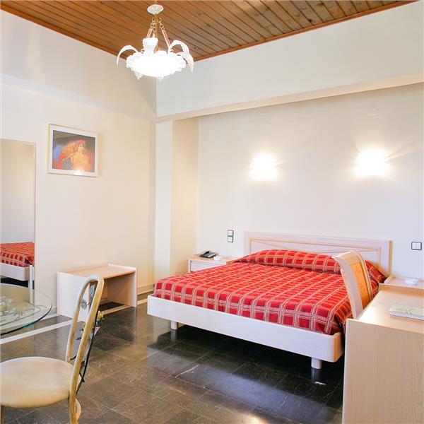 Çeşme'den Hareketli Yılbaşı Özel 2 Gece 3 Gün 4* Grecian Castle Hotel Konaklamalı Sakız Adası Turu Üstelik Yılbaşı Galası ve ya Taverna Seçenekli