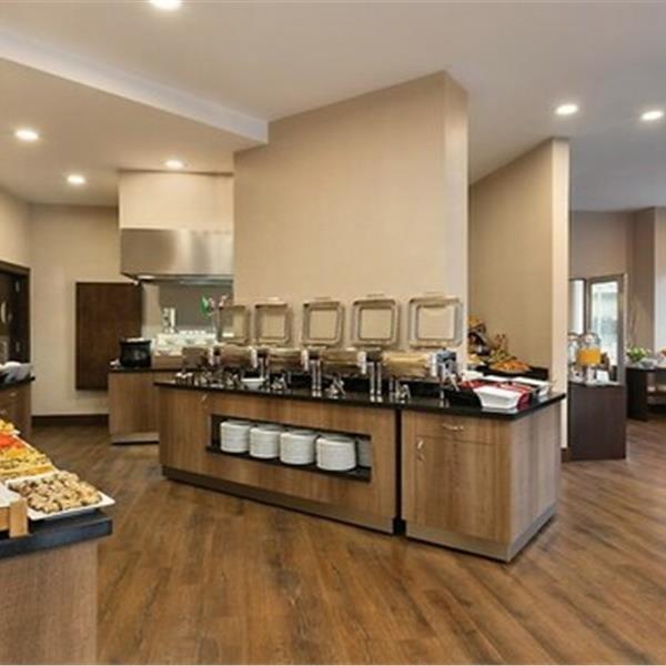 Ramada Plaza By Wyndham İzmir'de Kahvaltı Dahil Çift Kişilik Konaklama