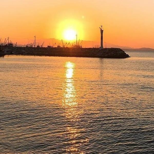 Güzelbahçe Bonjour Restaurant Deniz Kenarı Enfes Serpme Kahvaltı Keyfi