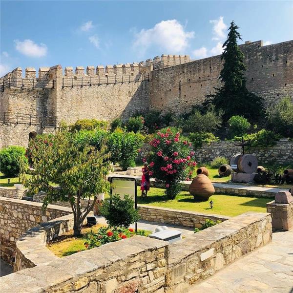 Anneler Günü Özel Çeşme Turu. 1 gece 2 gün Çeşme Sisus Otel Konaklamalı Alaçatı ve Germiyan farkıyla