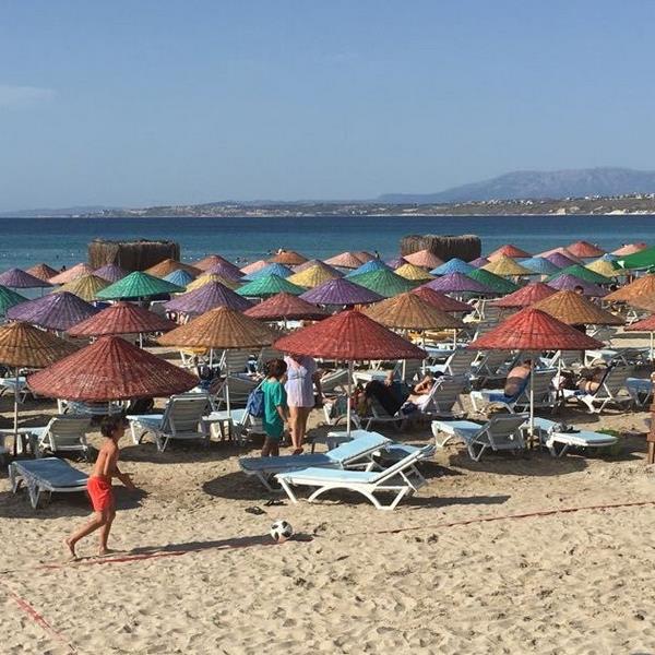Çeşme Tai Beach Giriş, Şezlong, Şemsiye, hamburger Menü ve İçecek