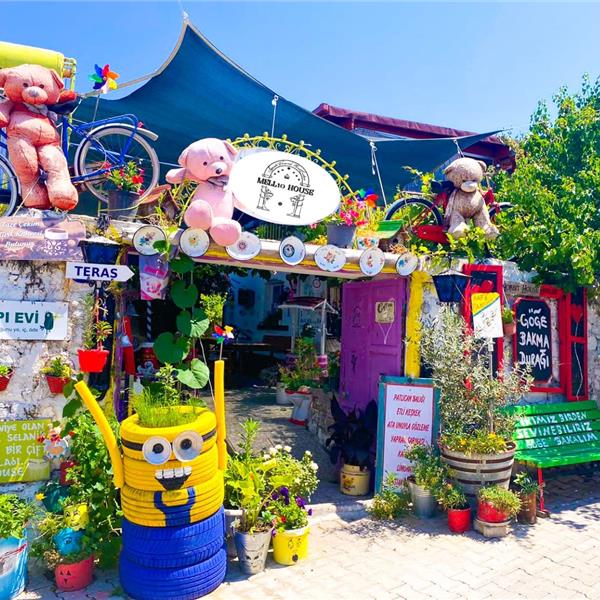 Urla Bademler Köyü Mell10 House serpme köy kahvaltısı