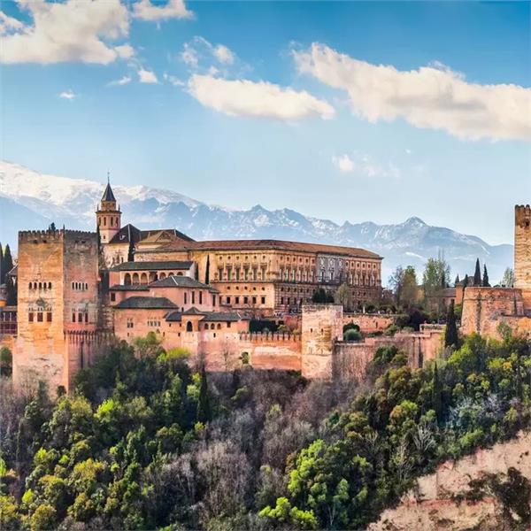 İzmir'den Uçak İle Hareketli 7 Gece 8 Gün Konaklamalı İspanya ve Endülüs İkonları Turu