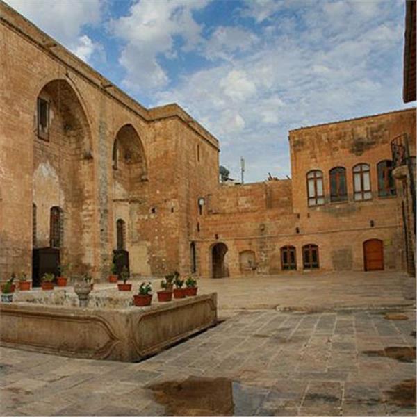 İzmir'den Uçak İle Kalkışlı Yılbaşı Özel 2 Gece 3 Gün 5* Dedeman Otel Konaklamalı Butik Şanlıurfa Turu. Üstelik Gala Gecesi Dahil