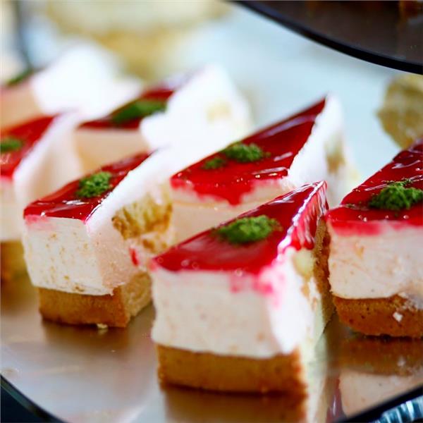 İzmir Kalkışlı Ulaşım ile 3 ve 4 gece seçenekli Bodrum Phoenix Sun Otel Herşey Dahil Konaklama	