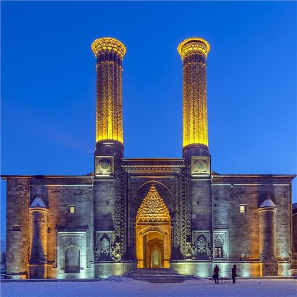 İzmir'den Uçaklı 4 Gece 5 Gün Konaklamalı Doğu Ekspresi Rotasında Van Kars Erzurum Palandöken Turları