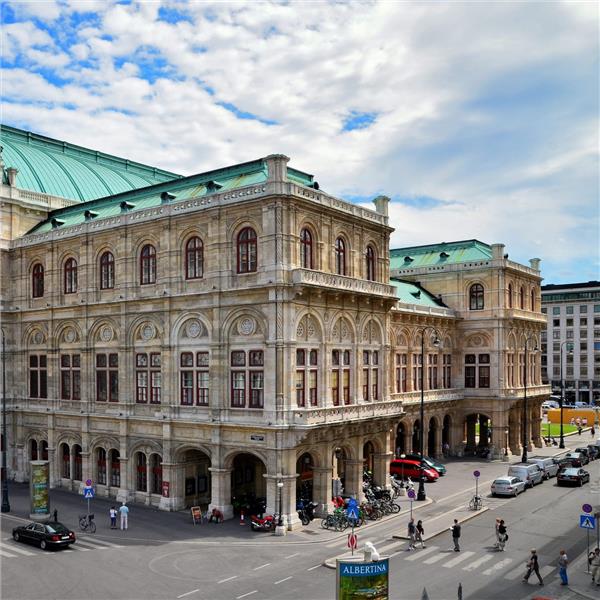 İzmir'den Uçaklı 5 Gece 6 Gün Konaklamalı Orta Avrupa Turu