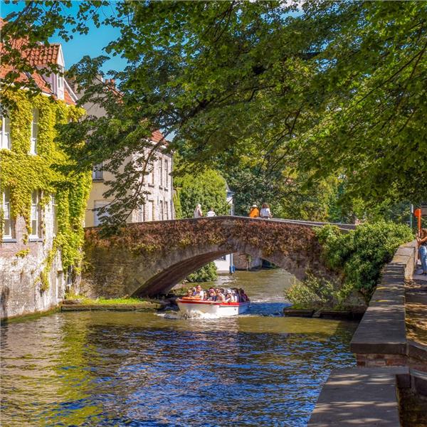 İzmir'den Uçaklı 5 Gece 6 Gün Konaklamalı Avrupa Esintileri Paris Disneyland Turu