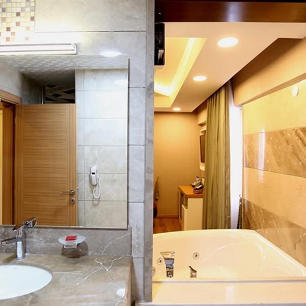 Life corner hotel çift kişi açık büfe kahvaltı dahil konaklama