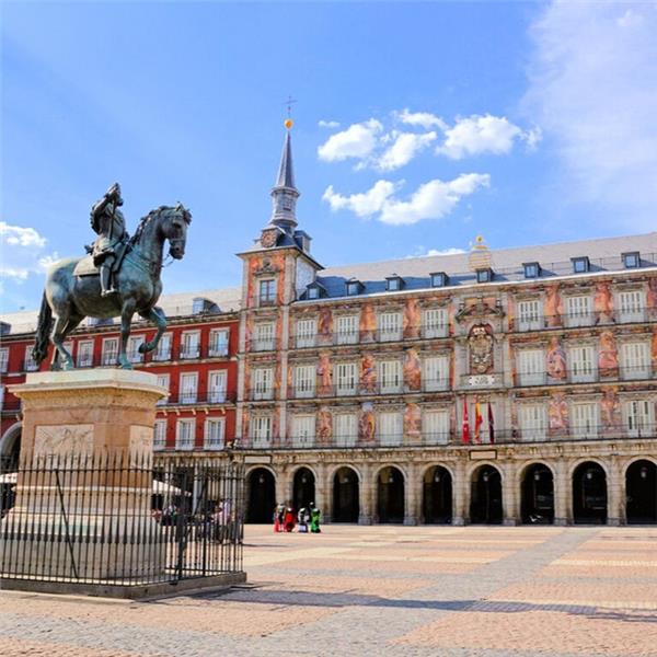 İzmir'den Uçak İle Hareketli 7 Gece 8 Gün Konaklamalı Dolu Dolu Büyük İtalya Turu