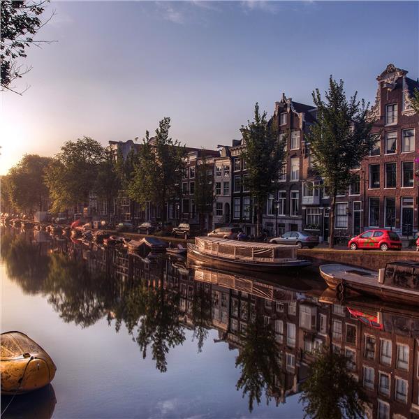 İzmir'den Uçak İle Kalkışlı 4 Gece 5 Gün Konaklamalı Sömestr Özel Amsterdam & Brüksel & Paris & Disneyland Turu